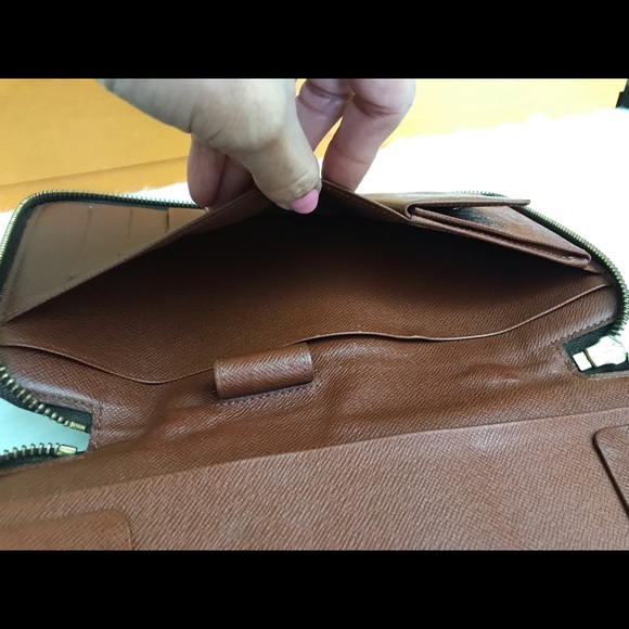 Louis Vuitton - Picture 8 of 16